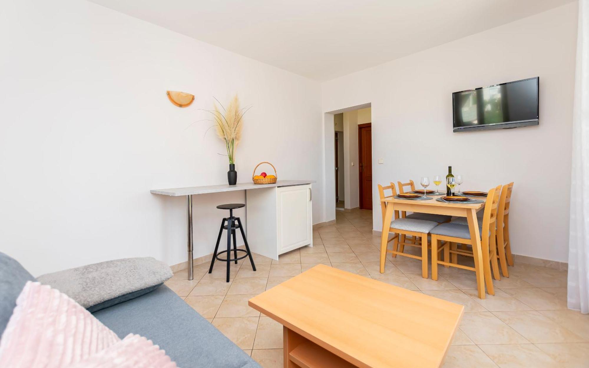 Apartment Ljiljana *